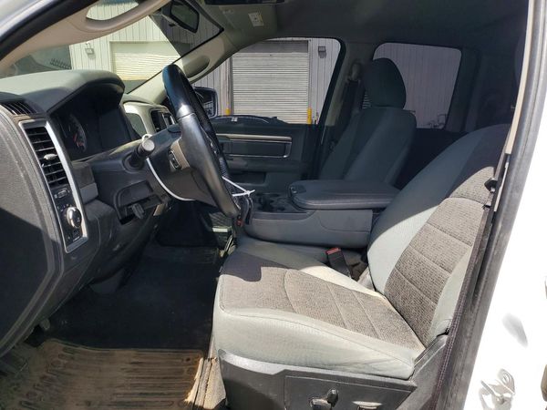 2016 RAM 1500 SLT QUAD CAB 4X4