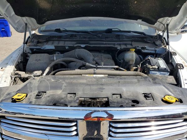2016 RAM 1500 SLT QUAD CAB 4X4