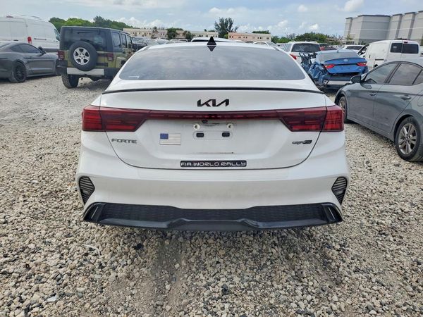2022 KIA FORTE GT Line