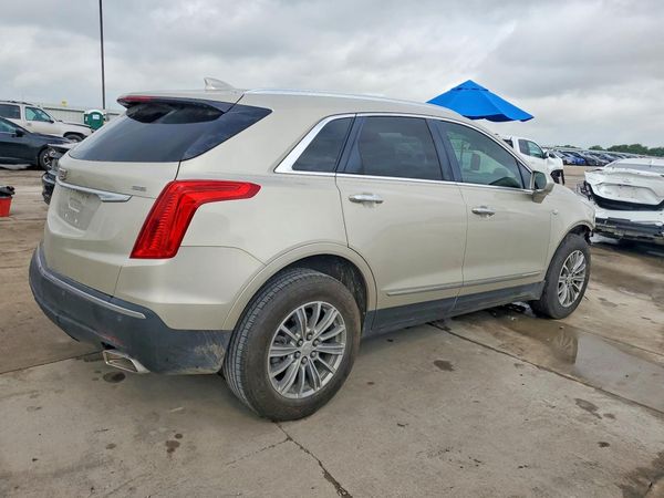 2017 CADILLAC XT5
