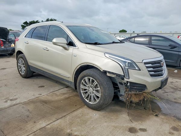 2017 CADILLAC XT5