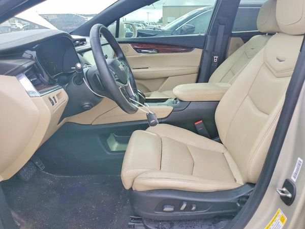 2017 CADILLAC XT5
