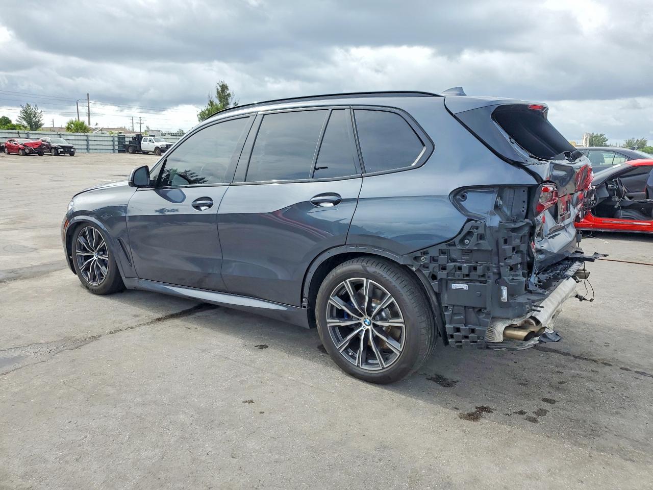 2021 BMW X5 M50i