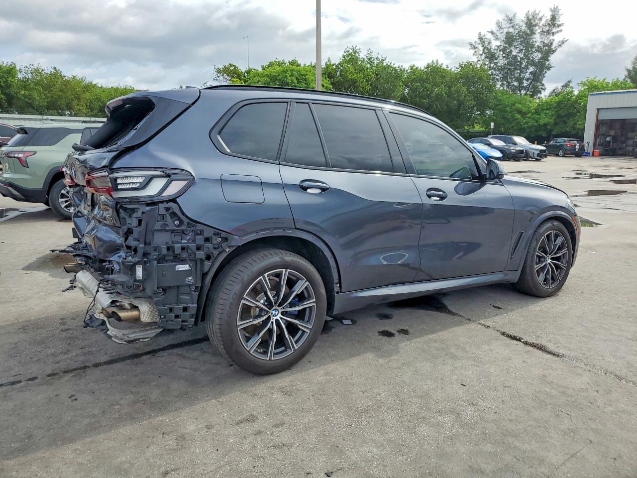 2021 BMW X5 M50i
