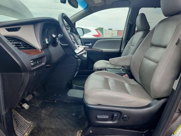 2015 TOYOTA SIENNA