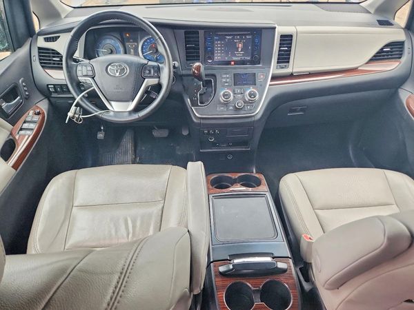 2015 TOYOTA SIENNA