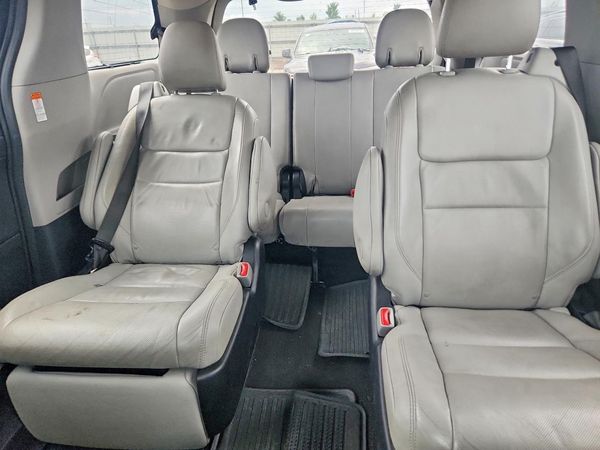 2015 TOYOTA SIENNA
