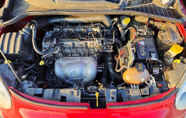 2016 FIAT 500 LOUNGE — Engine bay