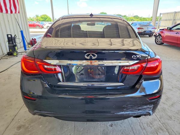 2016 INFINITI Q70