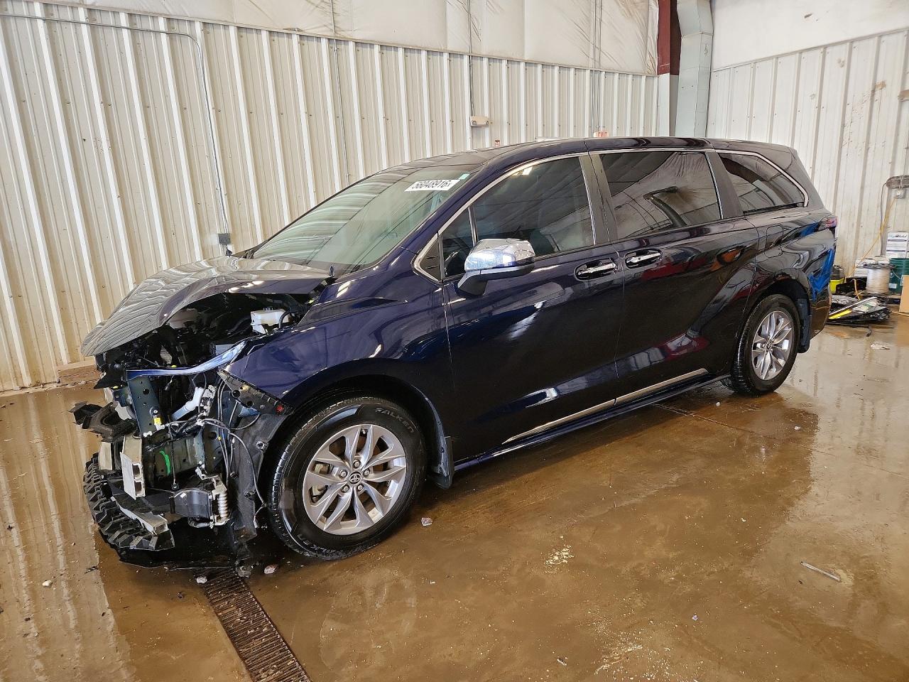 2024 TOYOTA SIENNA XLE