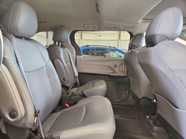 2024 TOYOTA SIENNA XLE