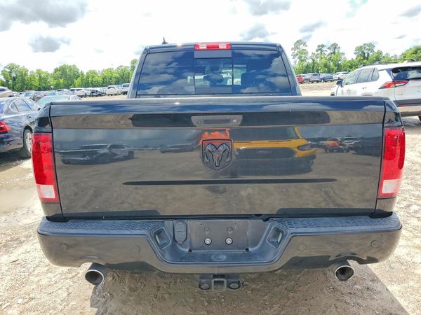 2018 RAM 1500 SLT CREW CAB 4X2