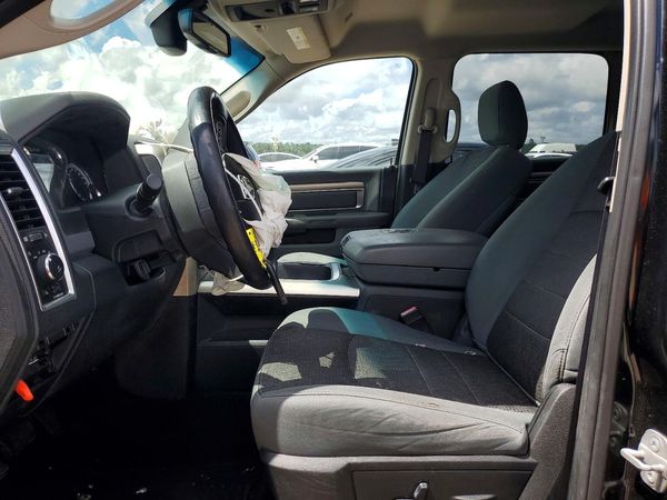 2018 RAM 1500 SLT CREW CAB 4X2