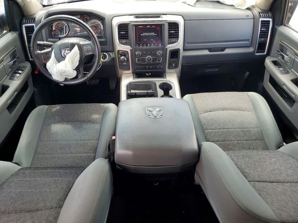 2018 RAM 1500 SLT CREW CAB 4X2