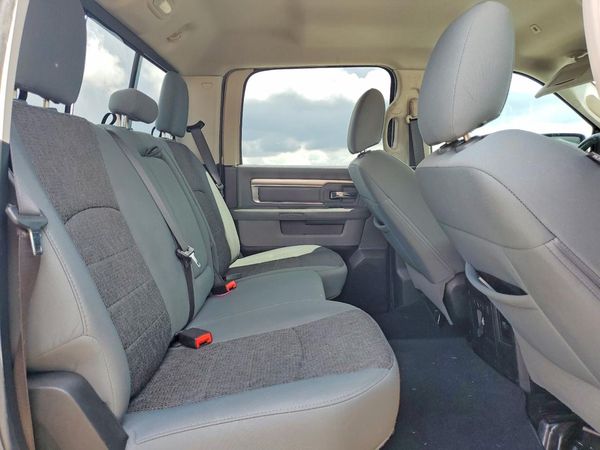 2018 RAM 1500 SLT CREW CAB 4X2