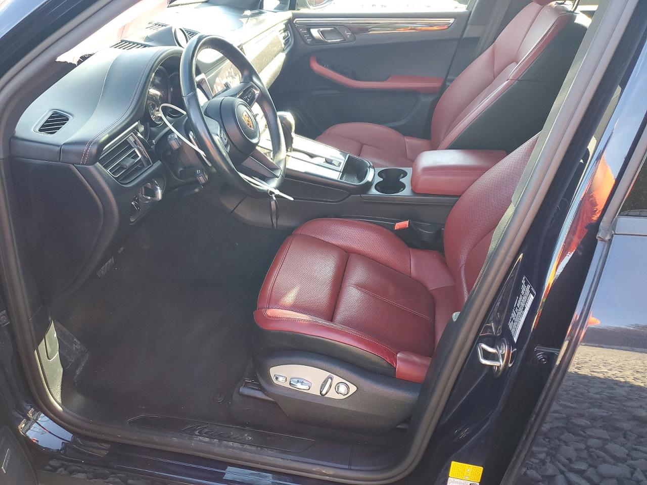 2022 PORSCHE MACAN