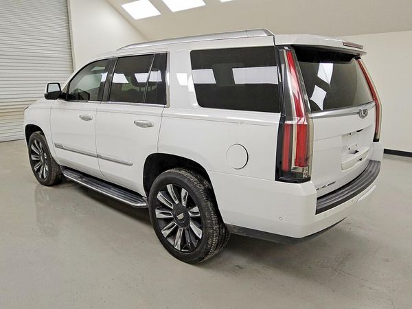 2017 CADILLAC ESCALADE Luxury