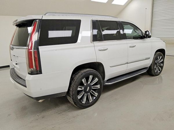 2017 CADILLAC ESCALADE Luxury