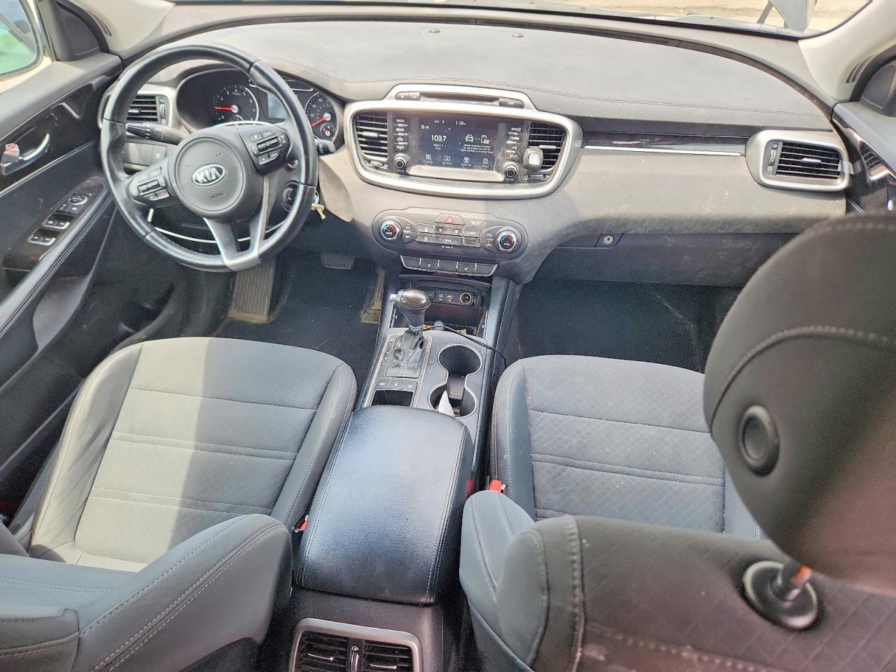2017 KIA SORENTO L, LX