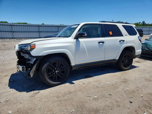 2020 TOYOTA 4RUNNER Base Grade — Front 3/4
