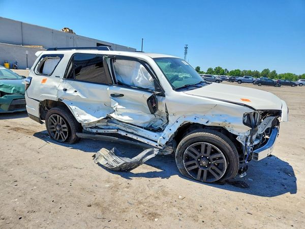 2020 TOYOTA 4RUNNER Base Grade — Passenger 3/4