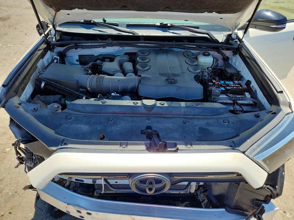 2020 TOYOTA 4RUNNER Base Grade — Engine bay