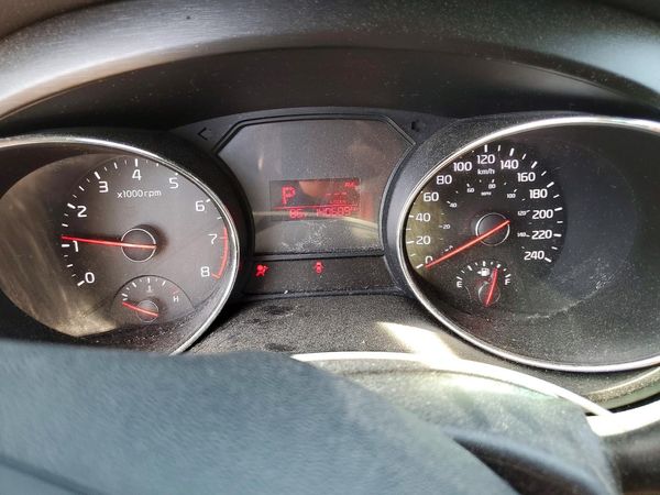 2016 KIA SEDONA LX - Middle-low
