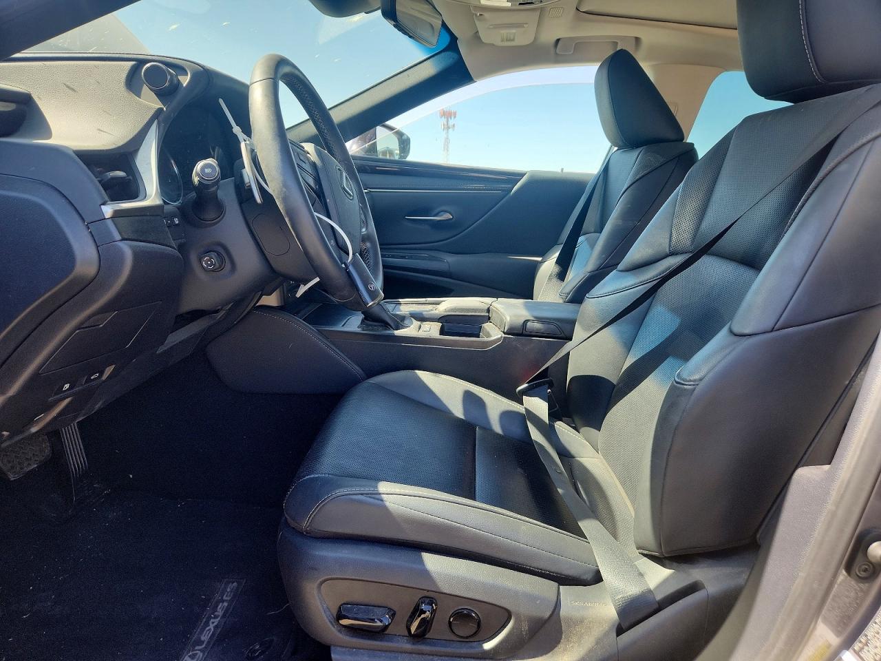 2021 LEXUS ES 300h Premium