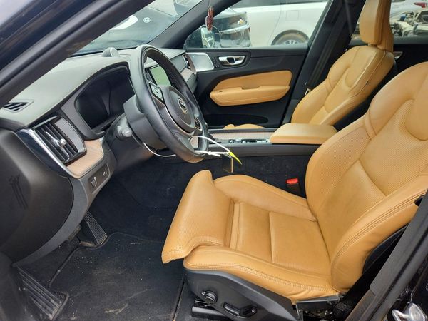 2021 VOLVO XC60