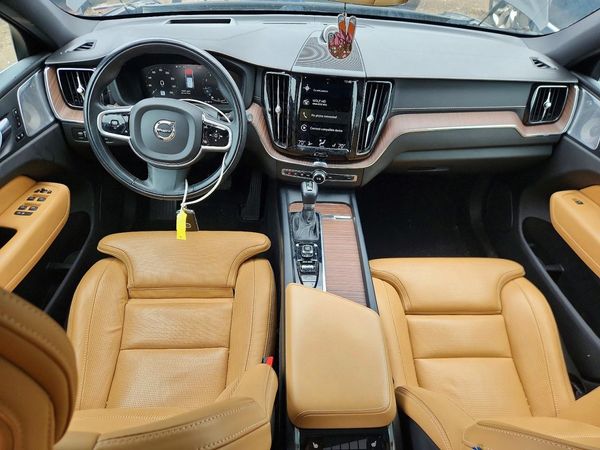 2021 VOLVO XC60