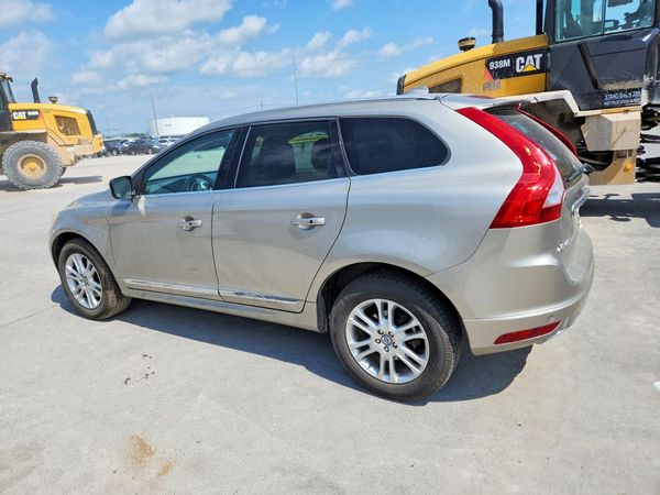 2015 VOLVO XC60 Premier (non R design)