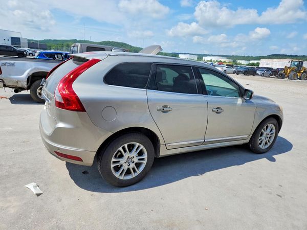 2015 VOLVO XC60 Premier (non R design)