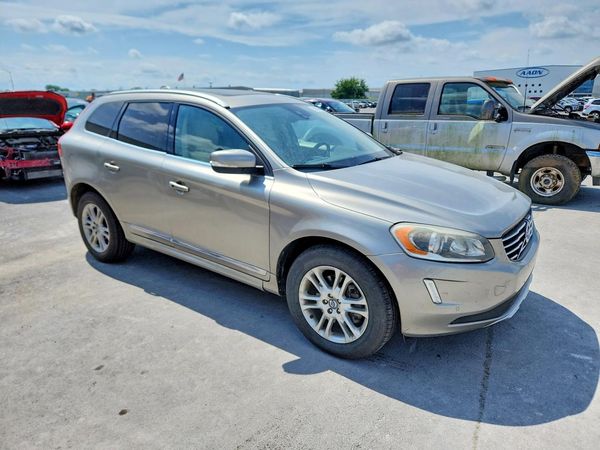 2015 VOLVO XC60 Premier (non R design)