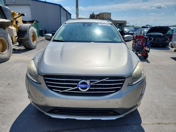2015 VOLVO XC60 Premier (non R design)