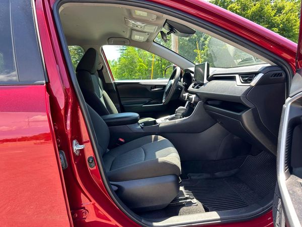 2023 TOYOTA RAV4 XLE
