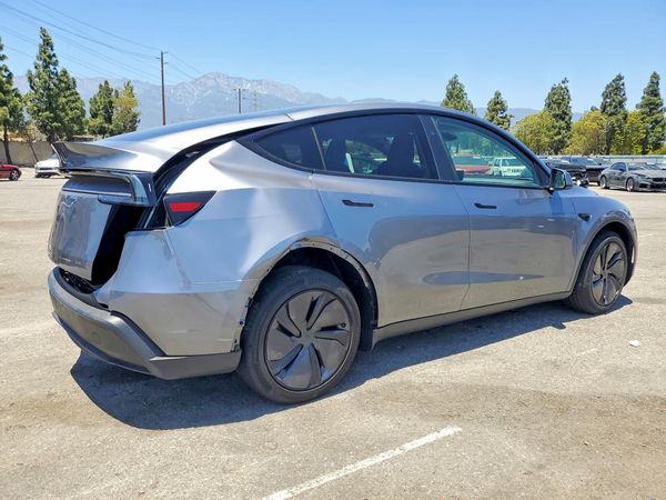 2026 TESLA MODEL Y