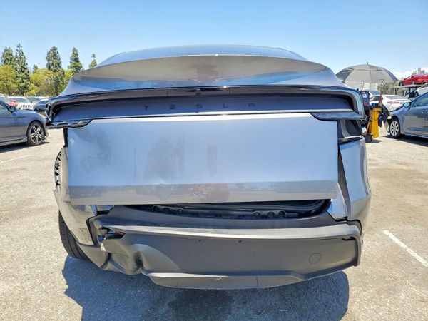 2026 TESLA MODEL Y