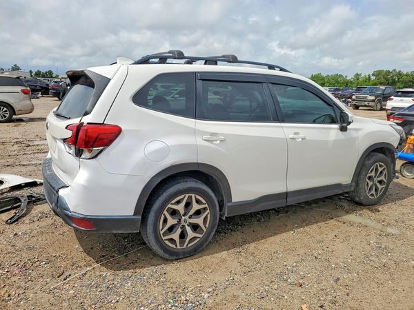 2022 SUBARU FORESTER