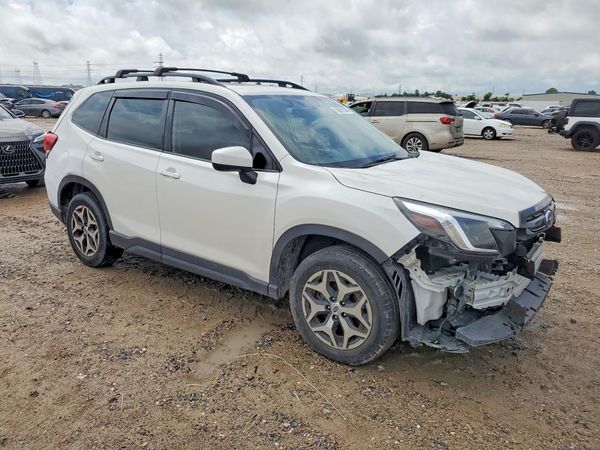2022 SUBARU FORESTER