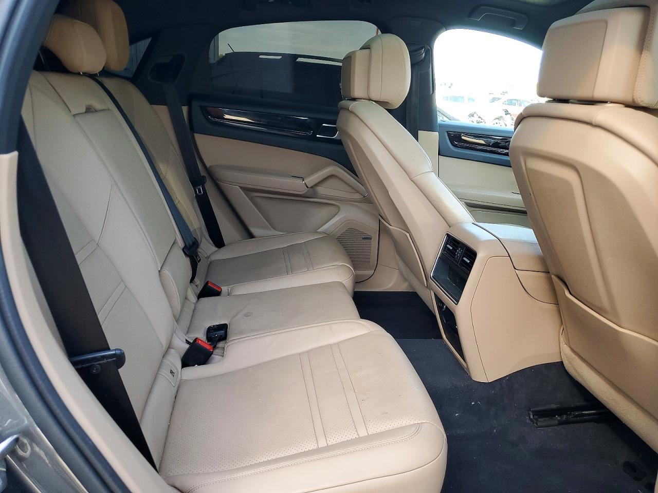 2022 PORSCHE CAYENNE