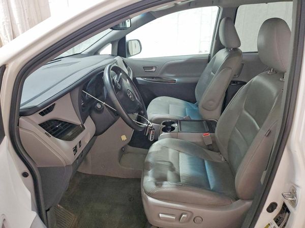 2015 TOYOTA SIENNA