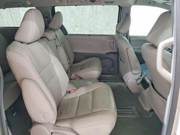 2015 TOYOTA SIENNA