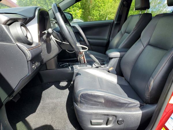 2018 TOYOTA RAV4 SE