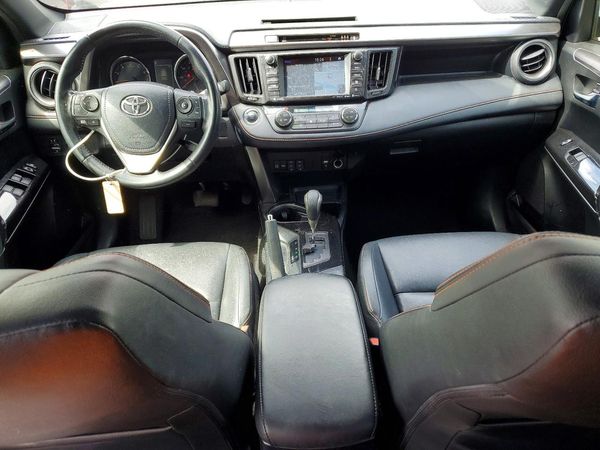 2018 TOYOTA RAV4 SE