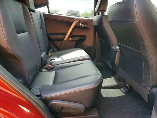 2018 TOYOTA RAV4 SE