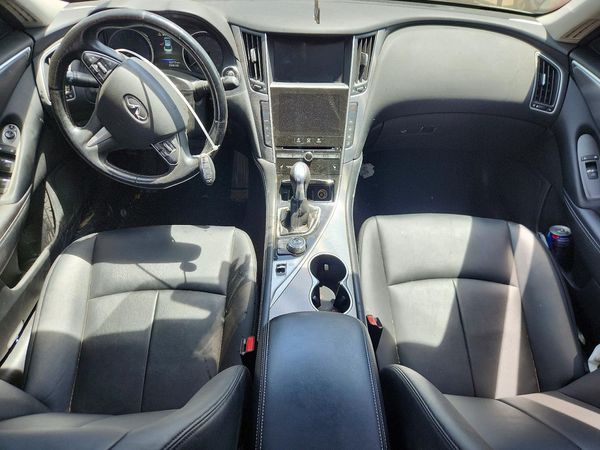 2015 INFINITI Q50