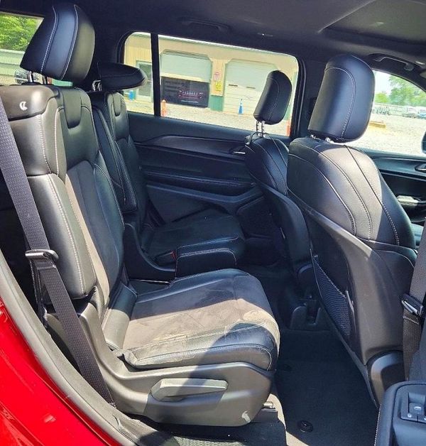 2024 JEEP GRAND CHEROKEE L LAREDO 4X4