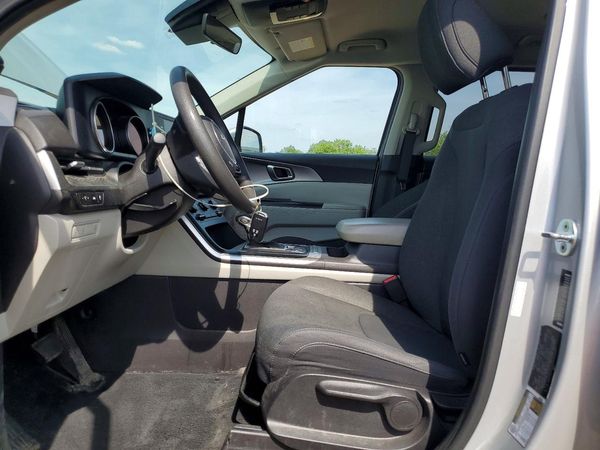 2023 KIA CARNIVAL LX, LX Seat Package
