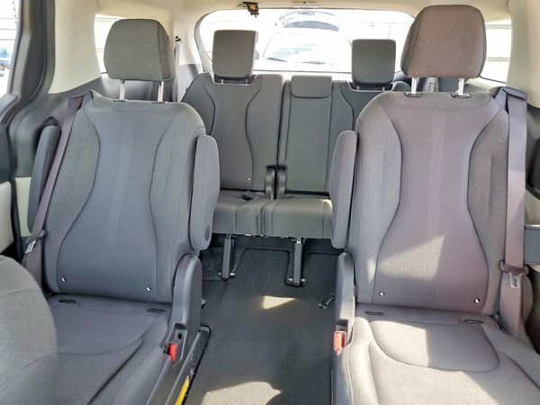 2023 KIA CARNIVAL LX, LX Seat Package