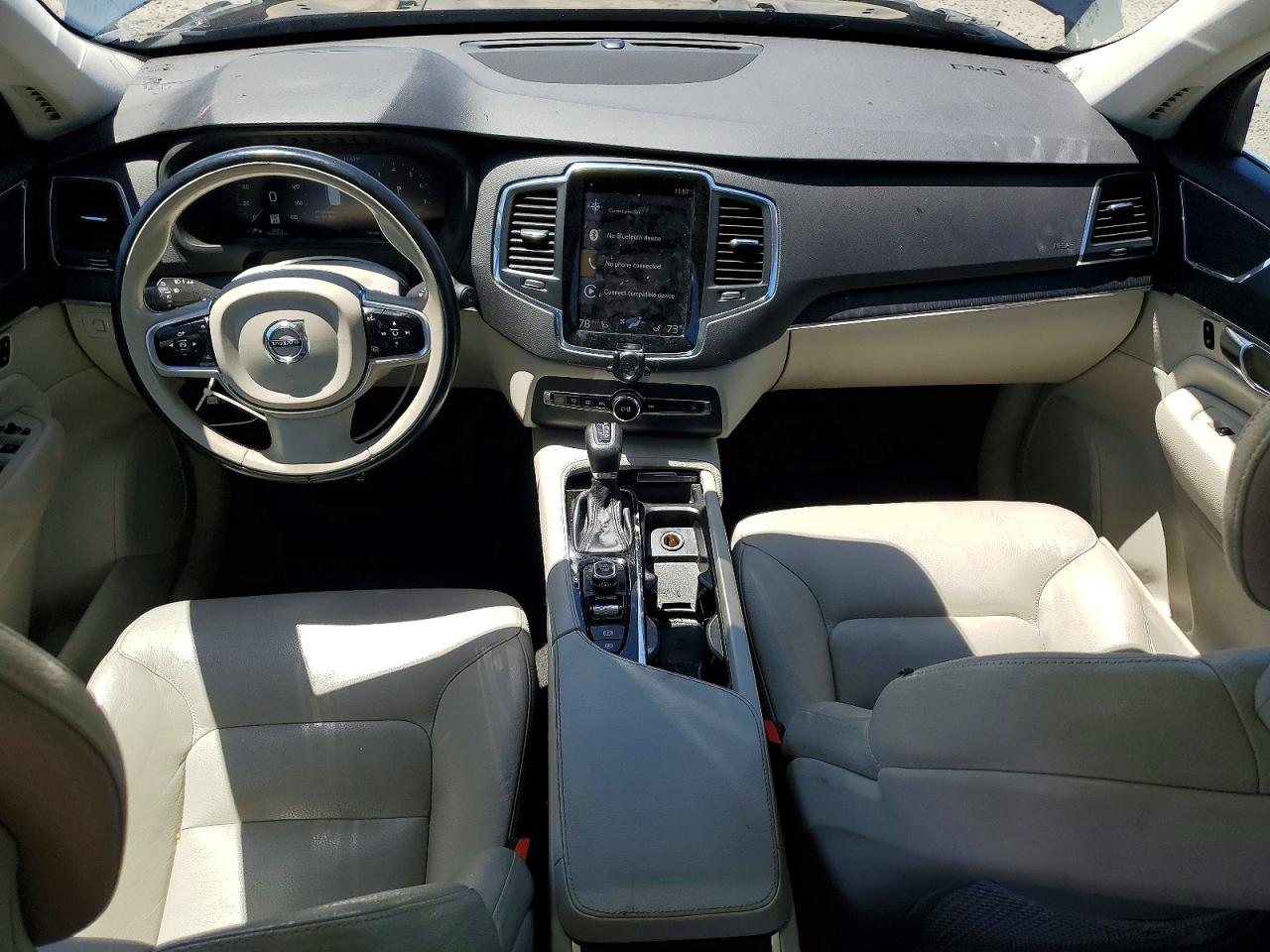 2020 VOLVO XC90 Momentum